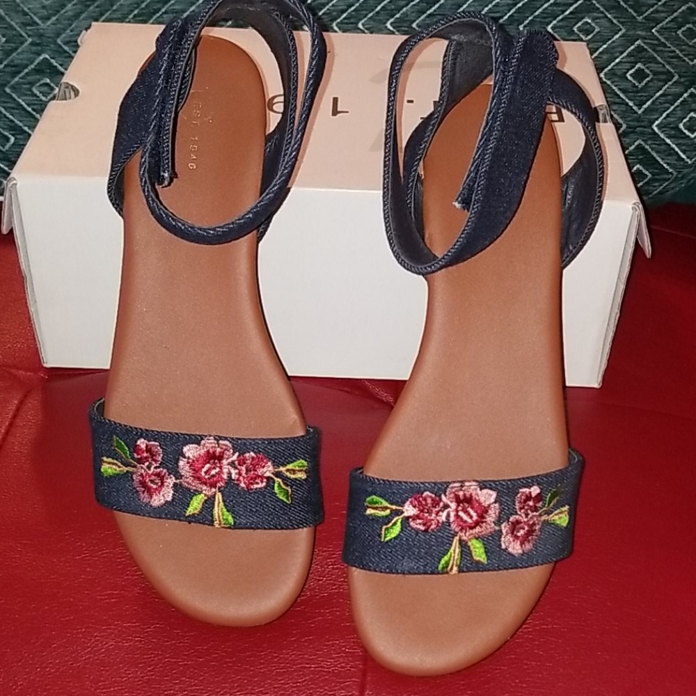 Shoes - Picture 4 of 4